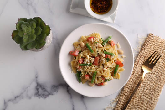 Farfalle pasta salad with green beans and tomatoes